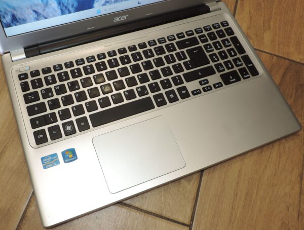 Acer Aspire V5-571