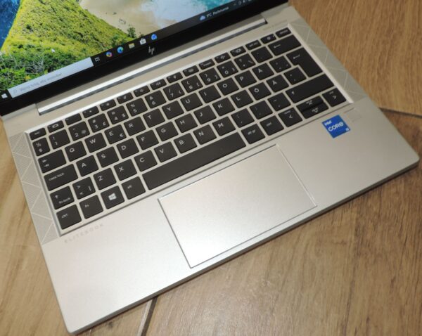 HP Elitebook 830 G8