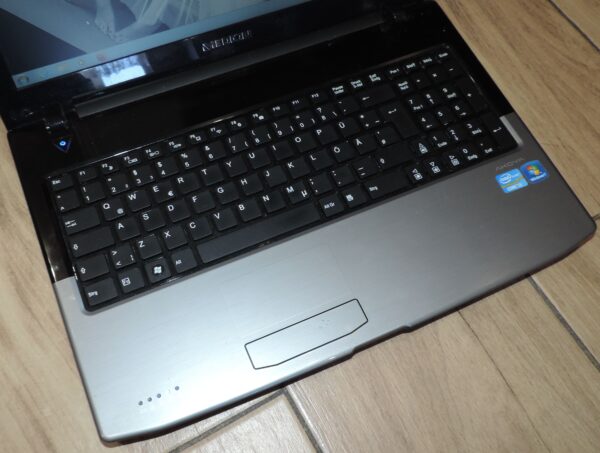 4 Medion Akoya E6226