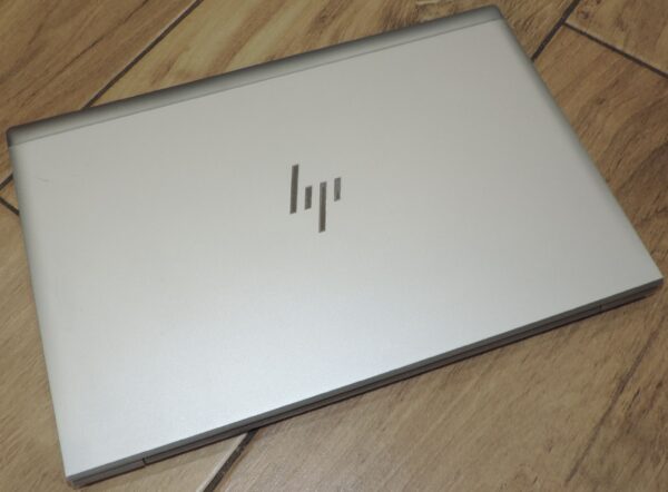 HP Elitebook 830 G8