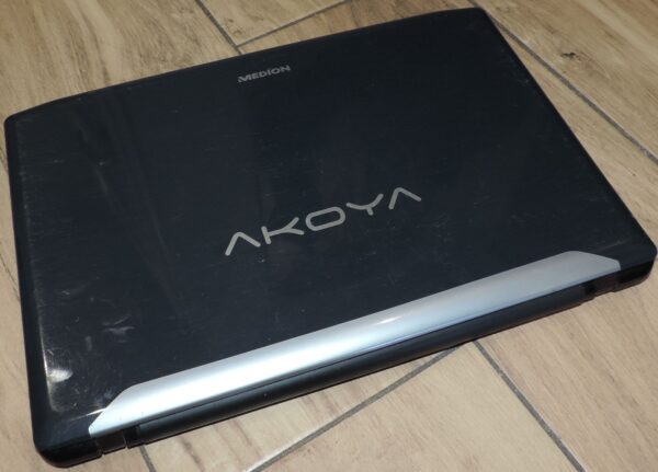7 Medion Akoya E6226