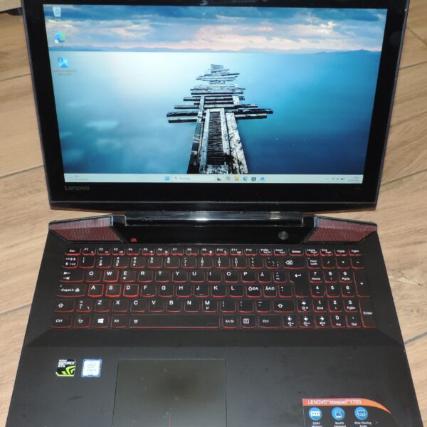1 Lenovo Ideapad Y700-15ISK