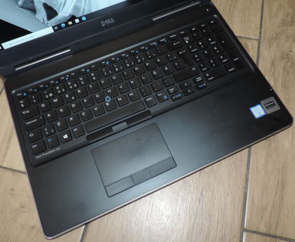 4 Dell Precision 7510 Workstation