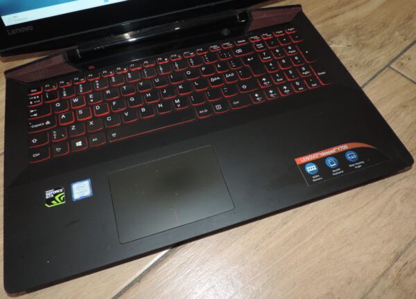 4 Lenovo Ideapad Y700-15ISK