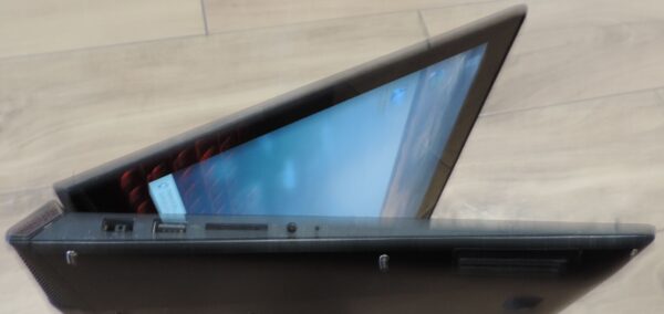 5 Lenovo Ideapad Y700-15ISK