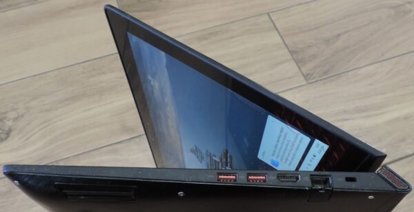 6 Lenovo Ideapad Y700-15ISK