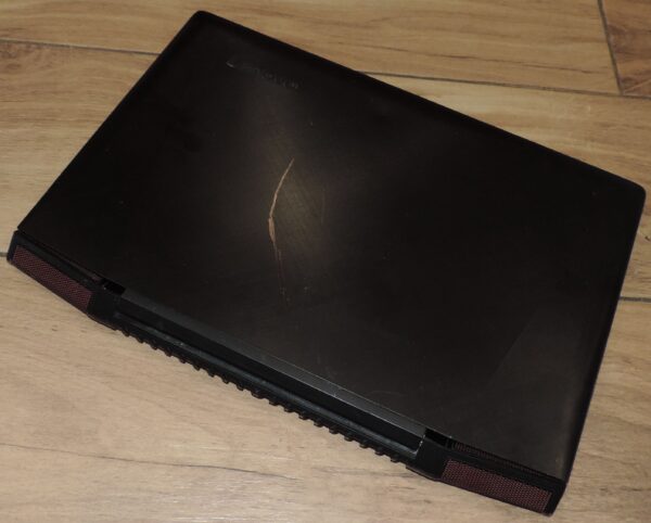 7 Lenovo Ideapad Y700-15ISK