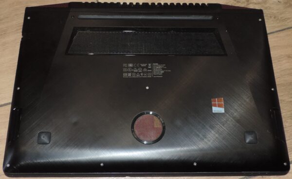 8 Lenovo Ideapad Y700-15ISK