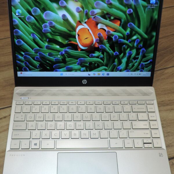 1 HP Pavilion 13-an0010nr