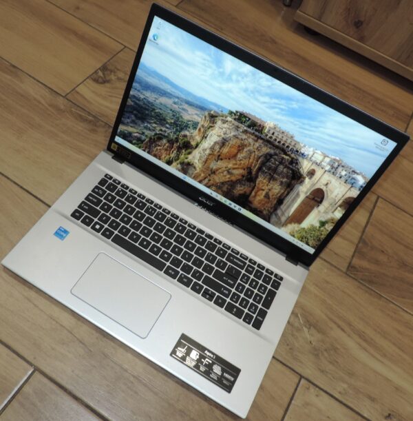 Duży Acer Aspire 3 A317-54