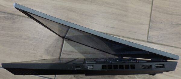 6 HP Omen 15-ek0027nb
