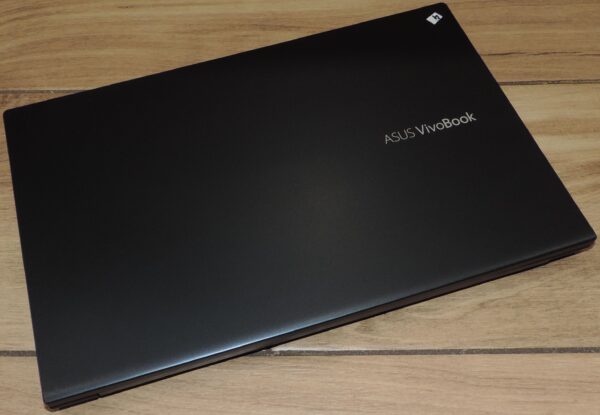 7 Asus Vivobook M413DA