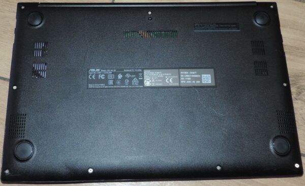 8 Asus Vivobook M413DA